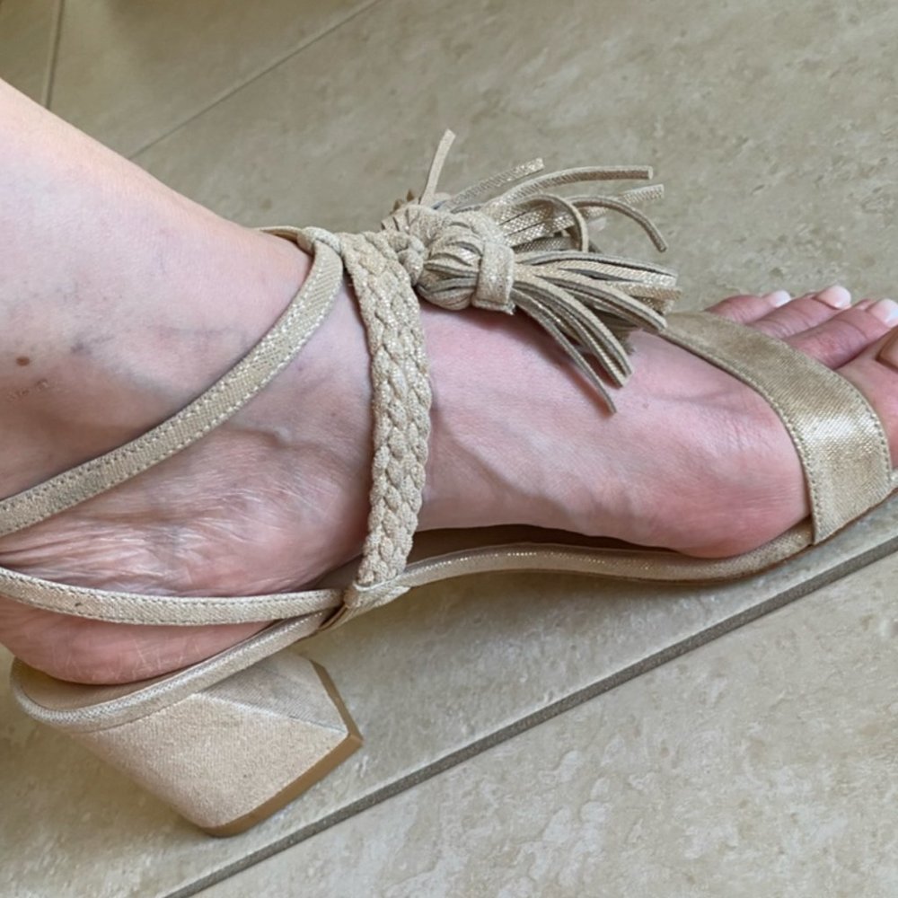 Stuart Weitzman size 8.5 nude suede block heel sandals